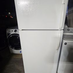 Kenmore Top-freezer Refrigerator !