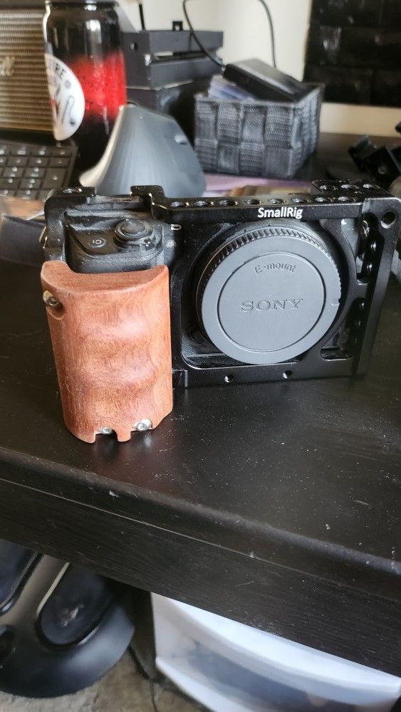 Sony A6000 $400 With Cage 