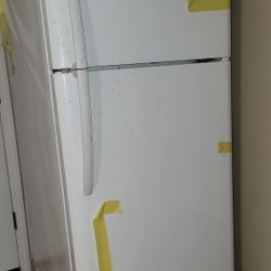Full Size Frigidaire Refrigerator 