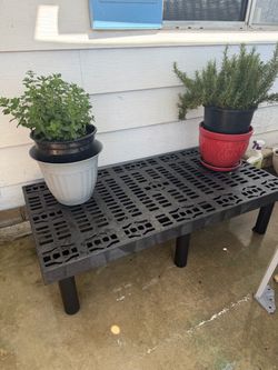 Ventilated adjustable pallet/shelf 24”x48”