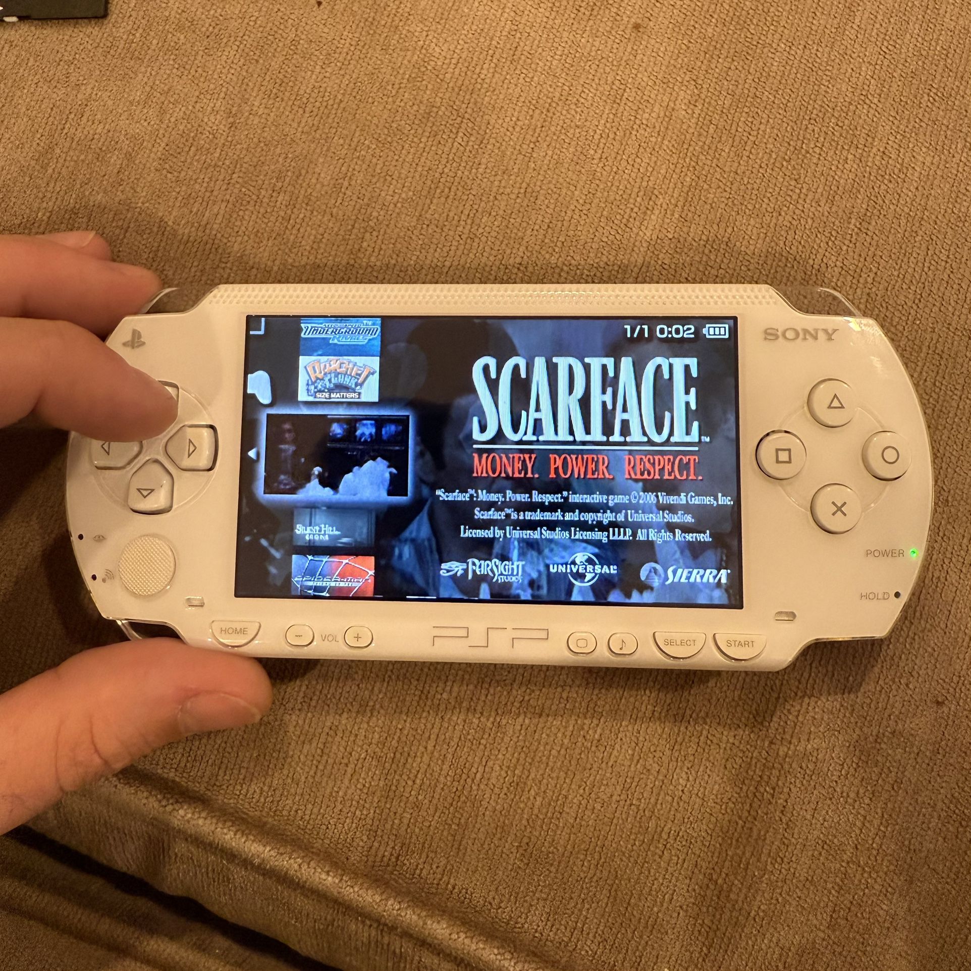 White Modded Sony PSP 1000 w/ Battery And Charger (PS1, PSP, GBA, SNES 700+ Games)