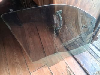 Ventana de vidrio del lado del chófer de una ford 150 2005