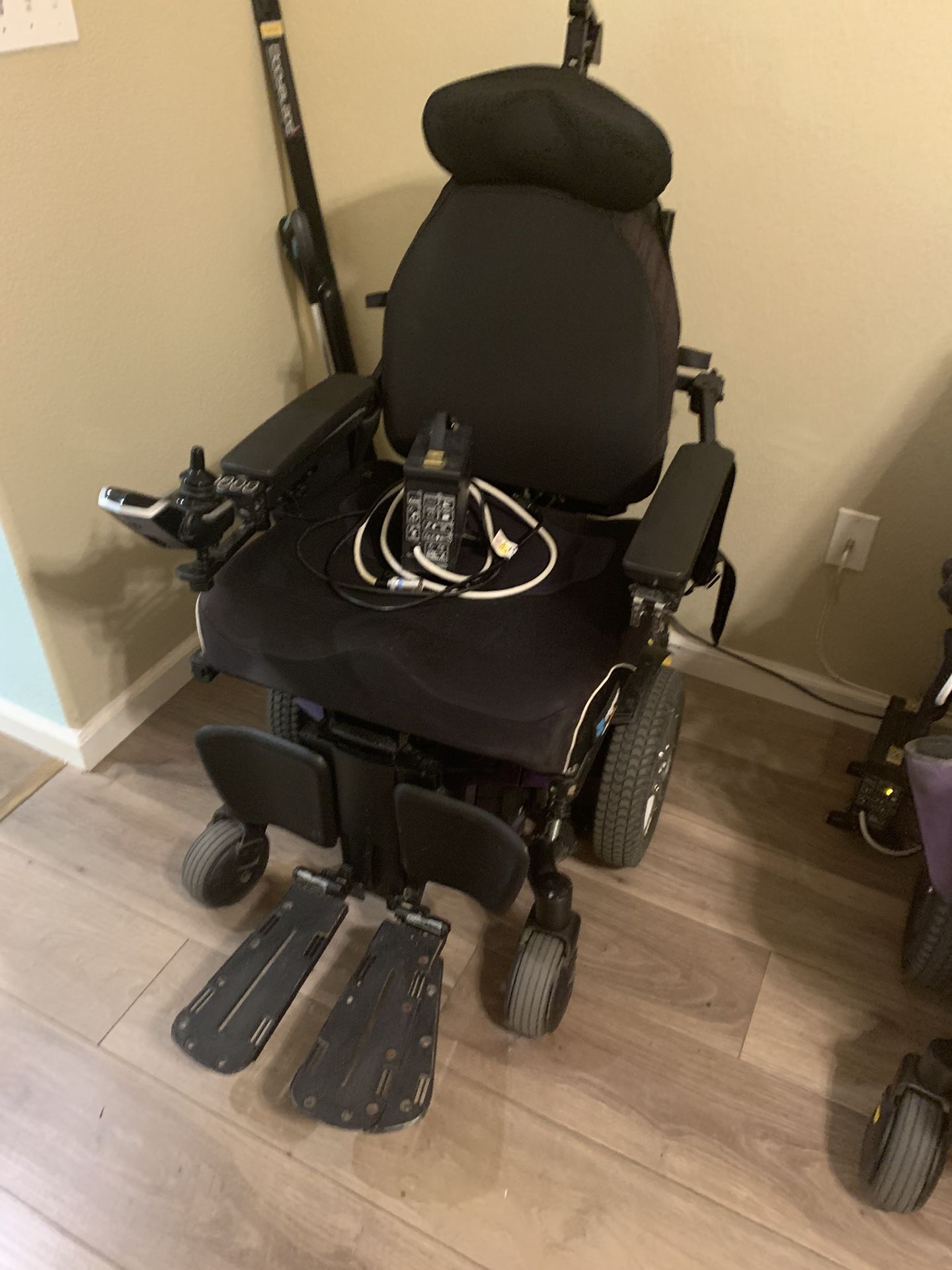 WHEELCHAIR motorized Electric Free ***