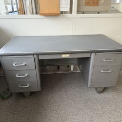 Steel Tanker Desk