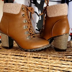 PRELOVED "BAMBOO" ANKLE HIKING BOOTS W/SERPA CUFF