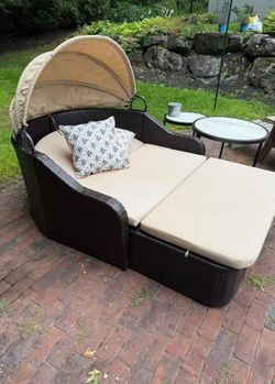 Outdoor daybed
