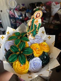 San Judas Pipe cleaner and ribbon roses