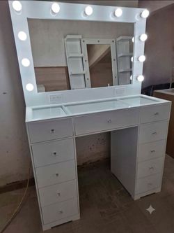 Hollywood style vanity