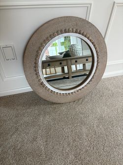 Round mirror