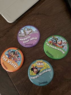 Disneyland pin ( set of 4)