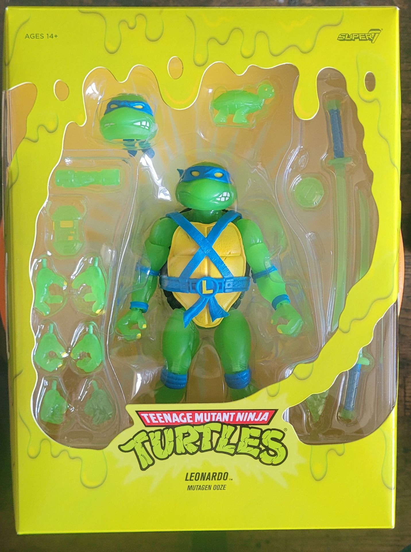 Super7 TMNT Ultimates Glow In The Dark Leonardo