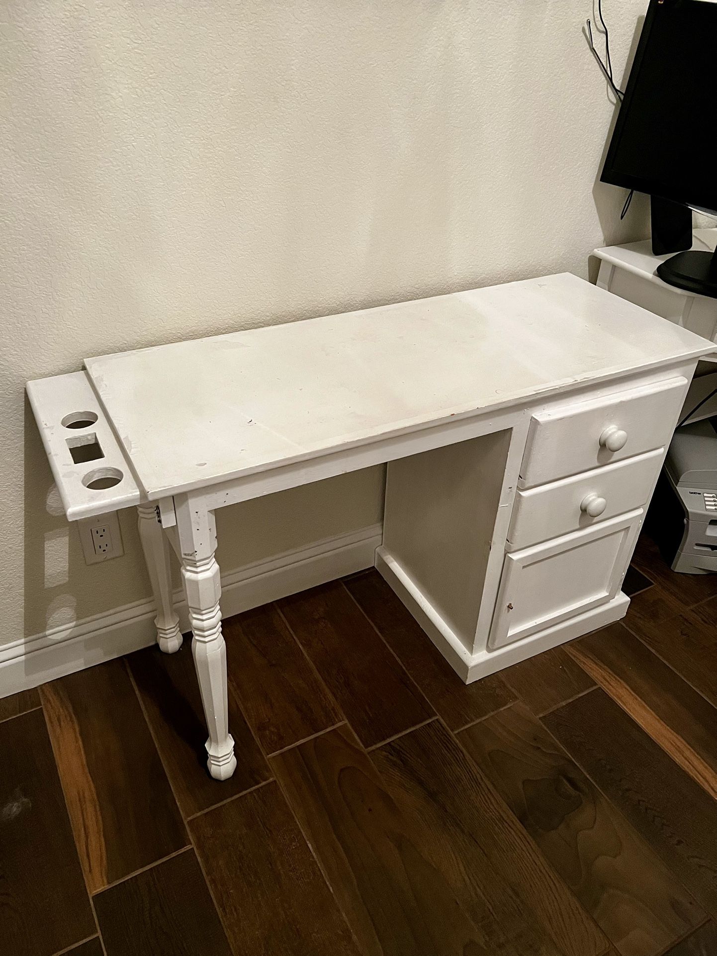 4 Drawer Chest With Vanity Desk With Mirror
