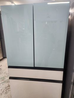 NEW Samsung Bespoke Fridge – White & Blue – Beverage Center 🔥
Brand NEW (open box) Samsung Bespoke Refrigerator – Standard Depth.
Beautiful modern wh