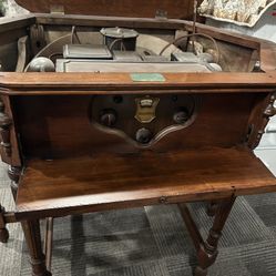 1920’s Atwater Kent Tube Radio in Kiel Table