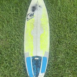 5’9  25L Yinger surfboard 