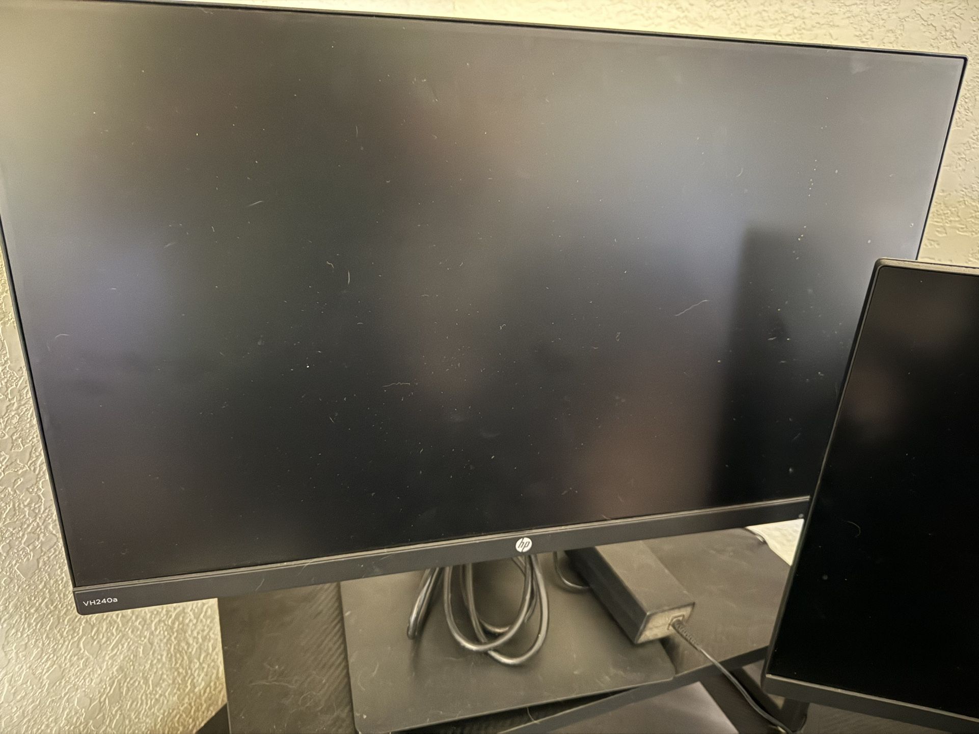 2 24” Monitors 