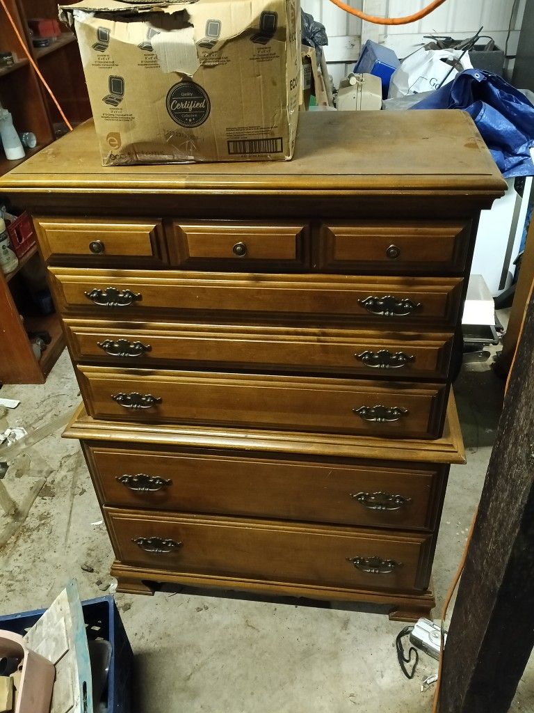 Dresser $40$