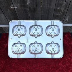 Wilton Halloween Jack-O-Lantern/Pumpkin Cookie Cake Pop Pan Vintage Model Number 2105-8100