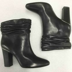 DKNY SIZE 7.5 BOOTIES