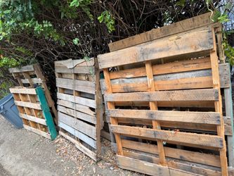 Free pallets Corona