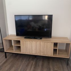 TV stand (barely Used)