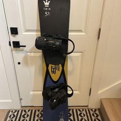 Snowboard - Burton Twin  - 153cm and Burton Bindings - Large/Medium