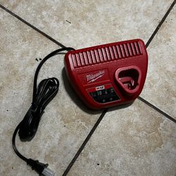 Milwaukee M12 Charger 