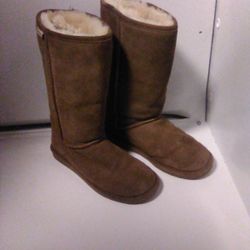 Women's 8 Bearpaw Winter Boots