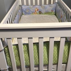 Crib With Matress And Xtra Sheets 