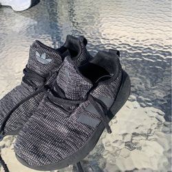 Lil Boys Sz 21/2 Adidas