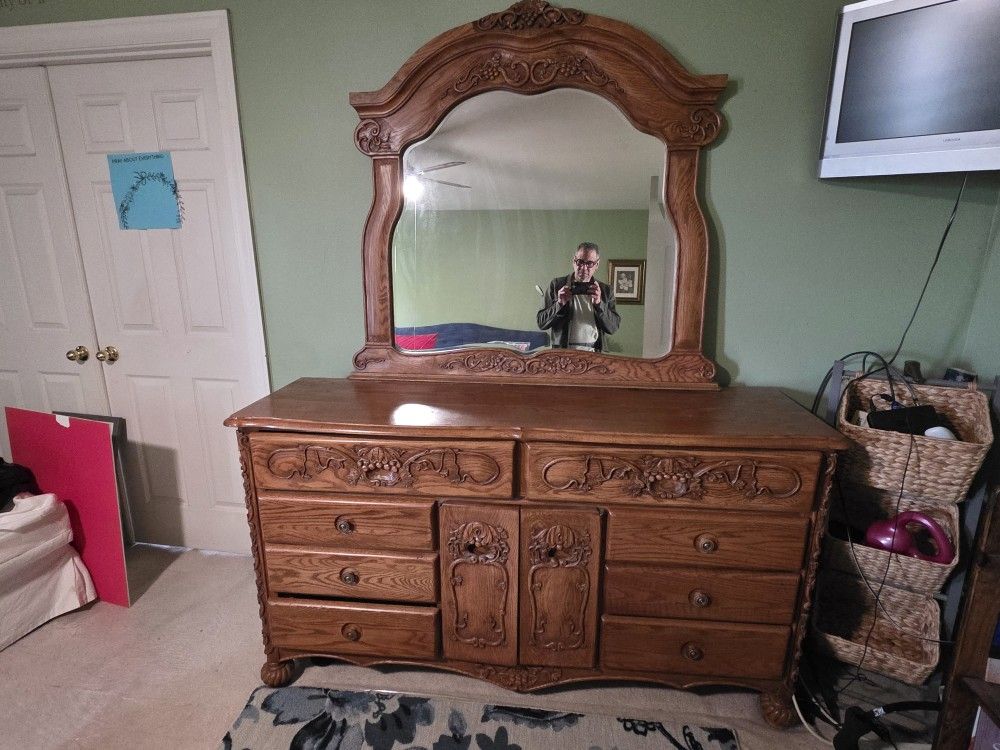 Dresser And Nightstands