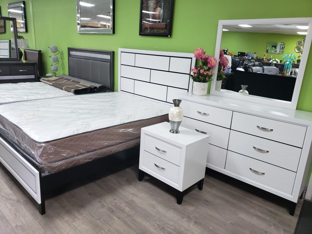 4pc queen size bedroom set. Financing available with ZERO down and ZERO interest
