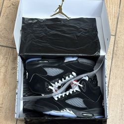 Jordan 5 Black Metallic GS sizes 6.5y And 7y
