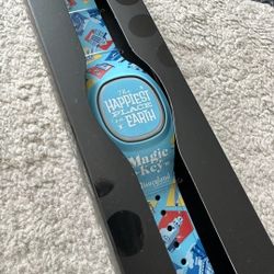 Disney MagicBand Disneyland Magic Key Band The Happiest Place On Earth Exclusive