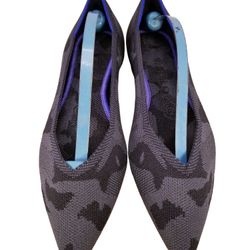 ROTHY'S WOMEN FLATS POINTED TOE CAMOUFLAGED SIZE 7.5 MINT
* PRICE IS FIRM*