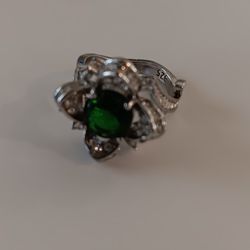 925 silver ring with emerald stone 