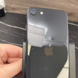 iPhone SE 2020 64gb Unlocked ID: 05370