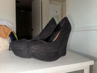 Women’s Black wedges heels