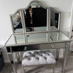Mirrored vanity with Bench Included