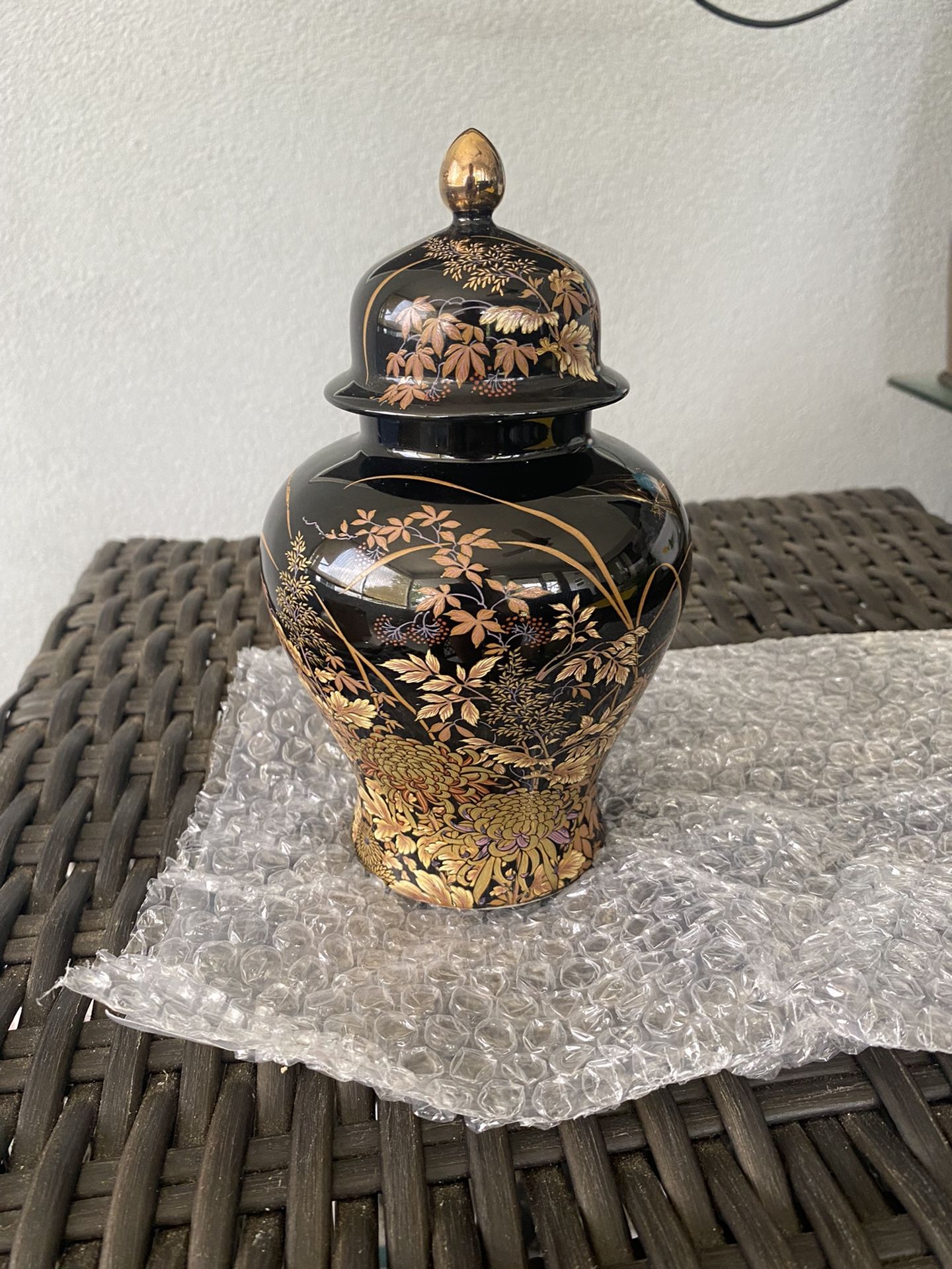 Vintage Japenese Dragonfly And Flower Shibata Ginger Porcelain W/ Lid Black & Gold Chrysanthemum