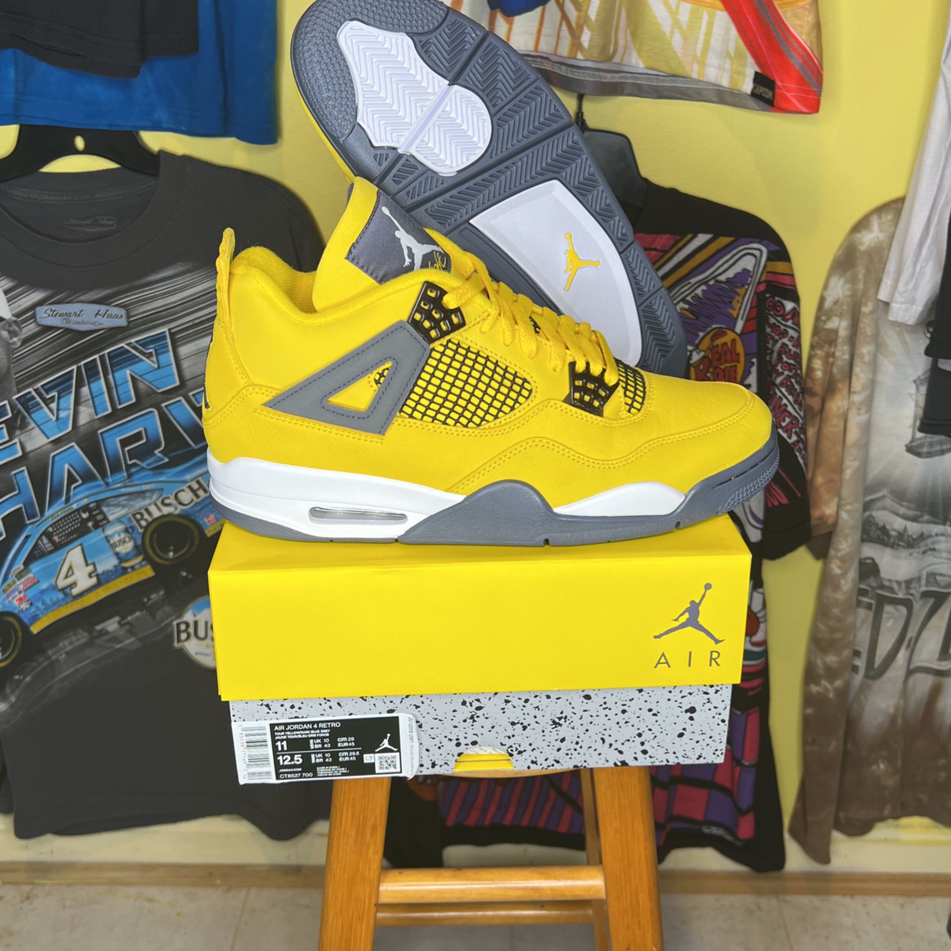 Jordan 4 Retro Lightnings Mens Sneaker - Size 11 Deadstock 