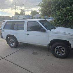 1985 XE Nissan Pathfinder