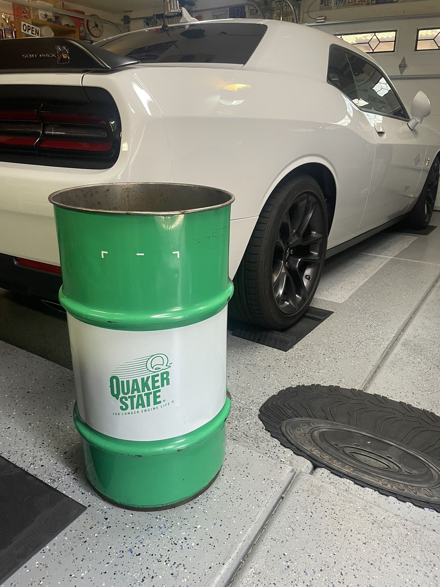 Vintage Quaker State 16 Gallon Drum Man Cave/ Automobile Garage