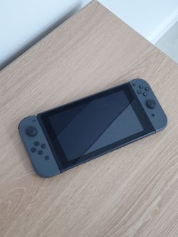 Nintendo Switch - V1 with Gray Joy-Con HAC-001 (No Dock) Good