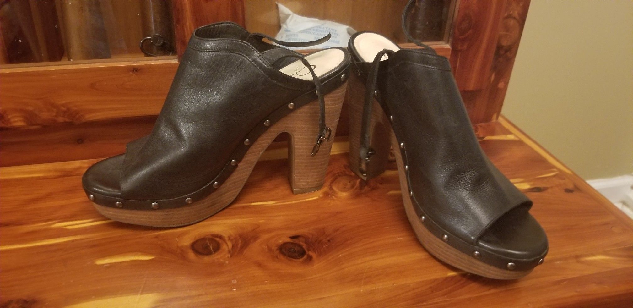 Jessica Simpson Sz 8 heels