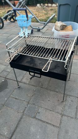 Vintage Port-a-que deluxe charcoal grill