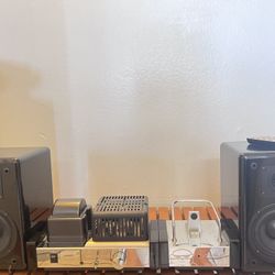 Tube Valve Amp Hybrid with I Pod dock and Speakers