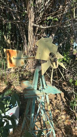 Antique garden windmill 4’