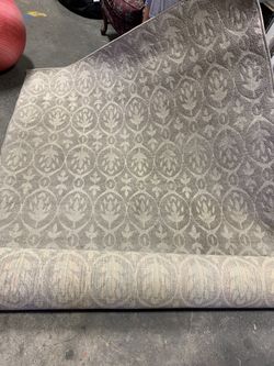 Rug 5.3’ x 7.5’