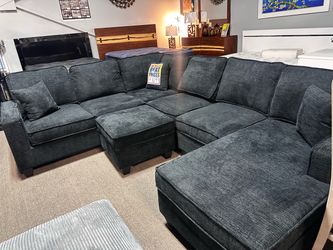 Stunning sectional w/ottoman! 🖤✨ More colors available!